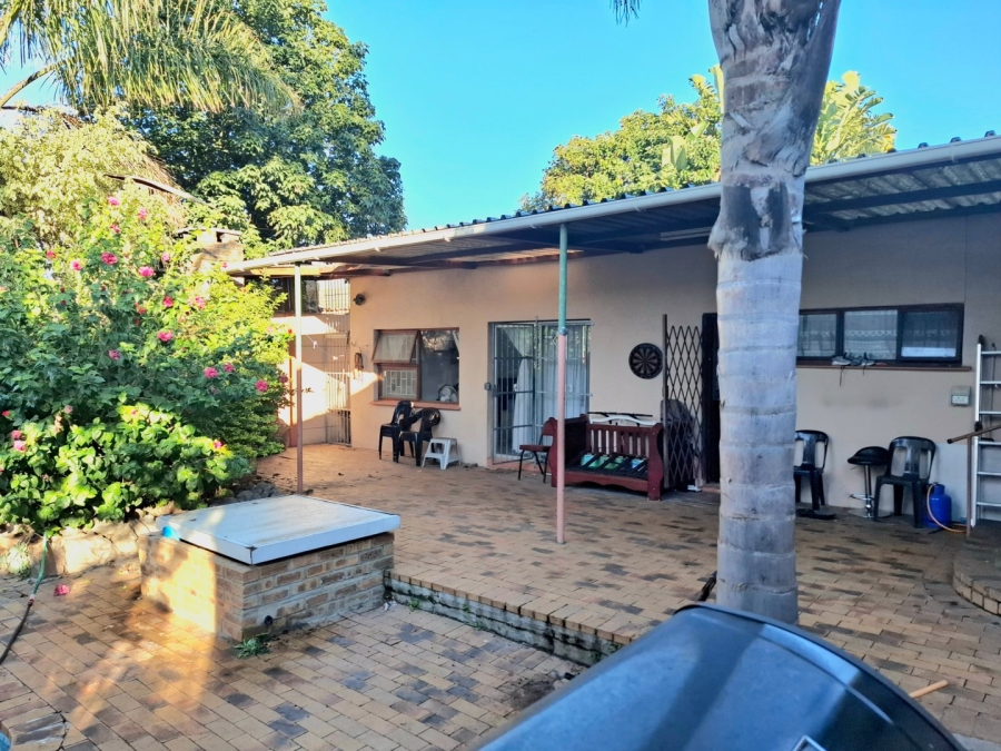 5 Bedroom Property for Sale in Oakdale Western Cape